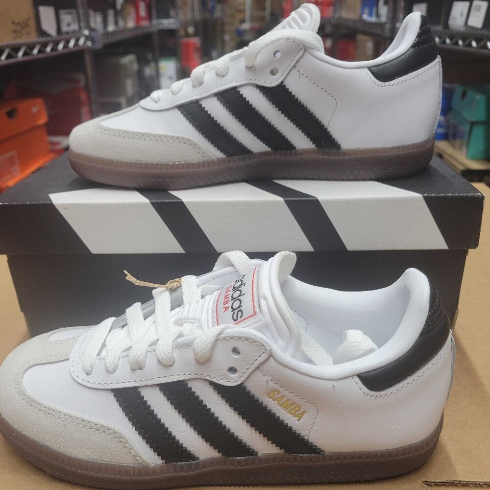 NWT adidas Unisex-Child Samba Indoor Sneaker,Black/White/Gum-Size 5.5